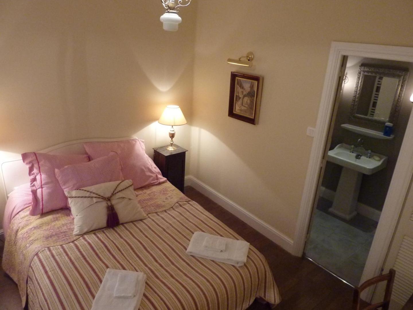 Le Logis Alexandra Bnb La Trimouille Bilik gambar