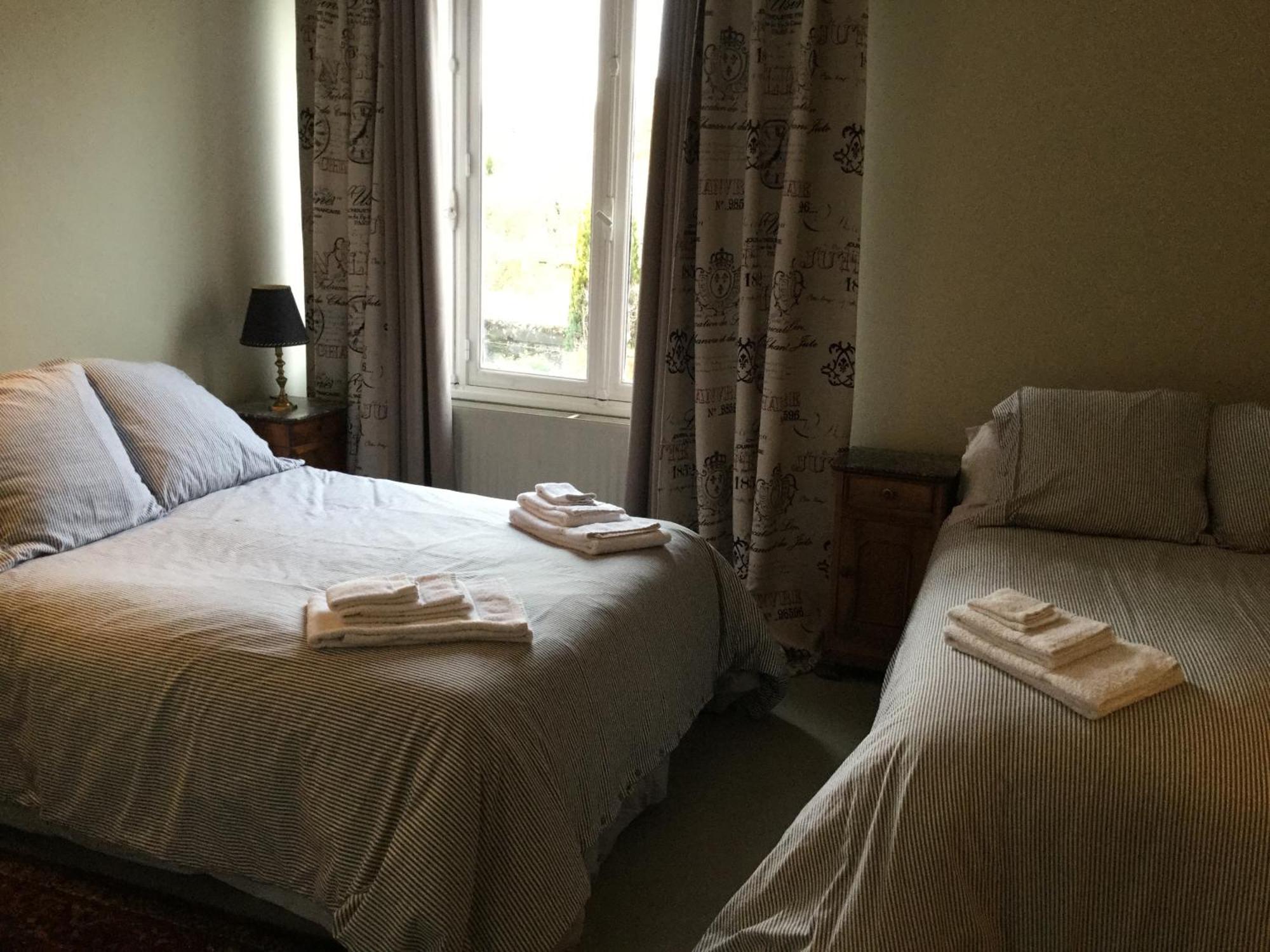 Le Logis Alexandra Bnb La Trimouille Luaran gambar