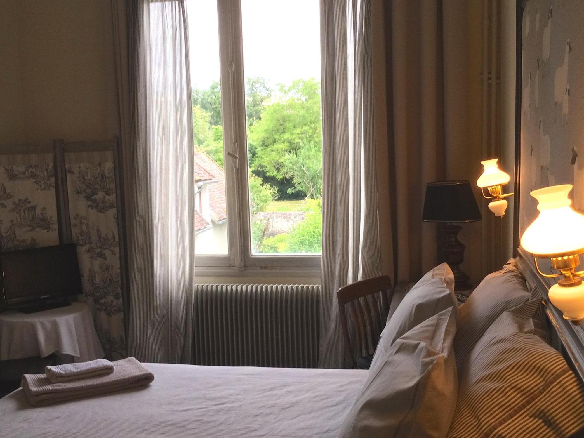 Le Logis Alexandra Bnb La Trimouille Luaran gambar