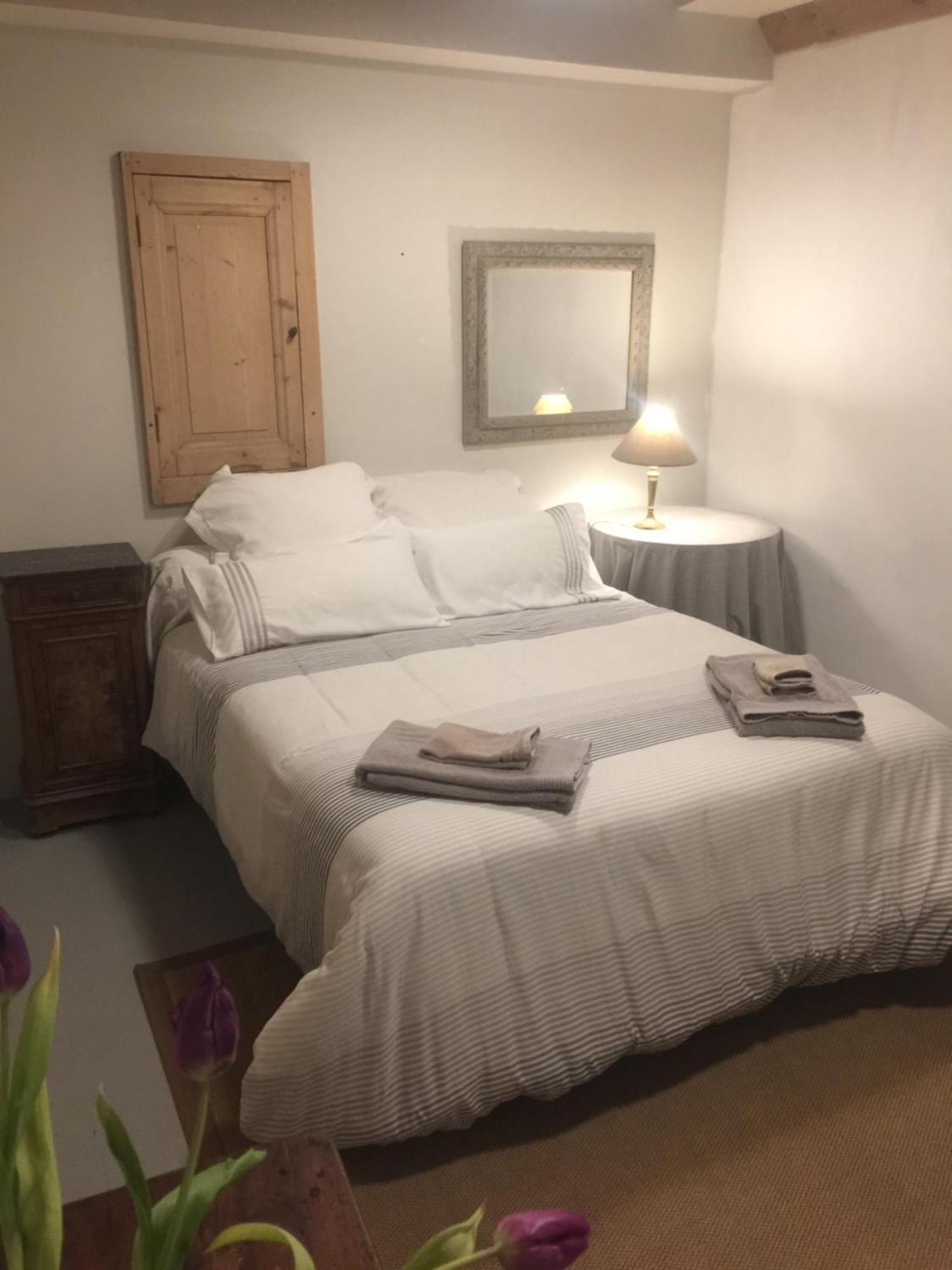 Le Logis Alexandra Bnb La Trimouille Luaran gambar