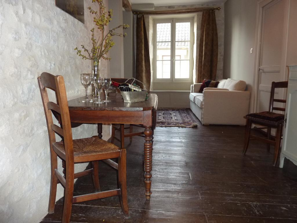 Le Logis Alexandra Bnb La Trimouille Bilik gambar