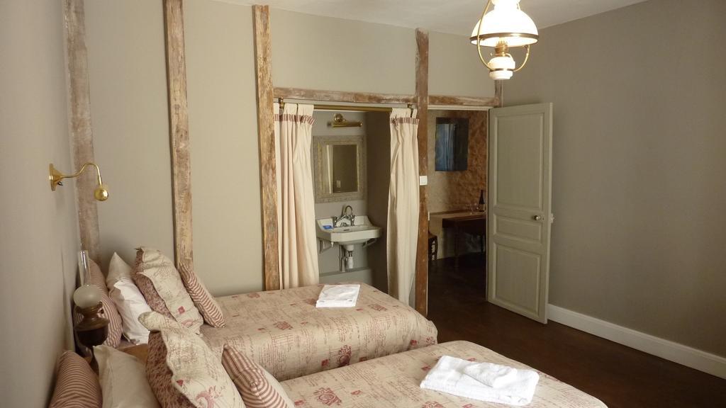 Le Logis Alexandra Bnb La Trimouille Luaran gambar
