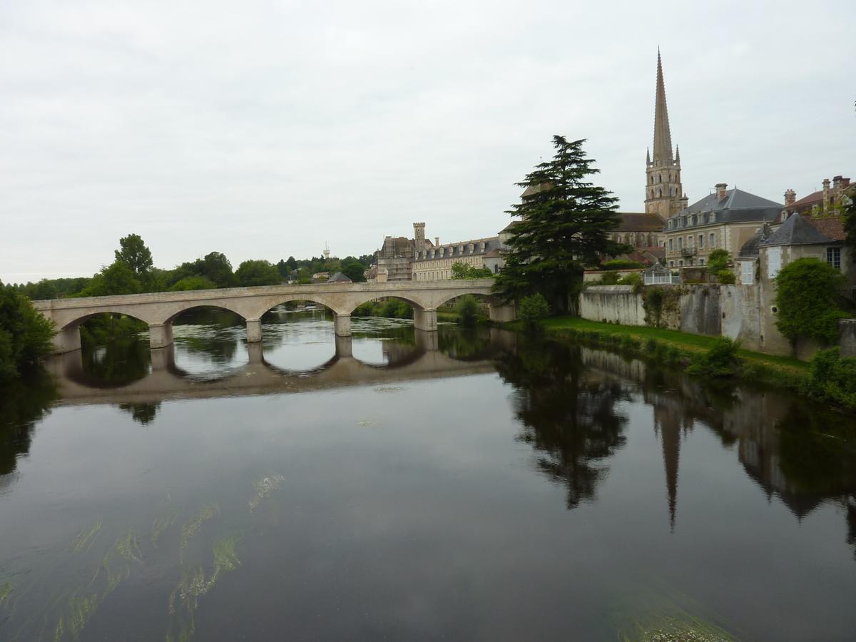 Le Logis Alexandra Bnb La Trimouille Luaran gambar